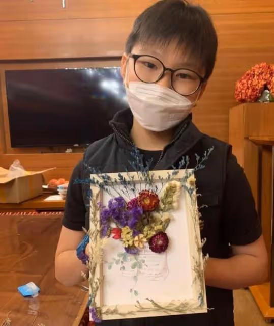 恭喜！香港名歌手突曝與圈外男友未婚生子，曾因被家暴和前夫離婚