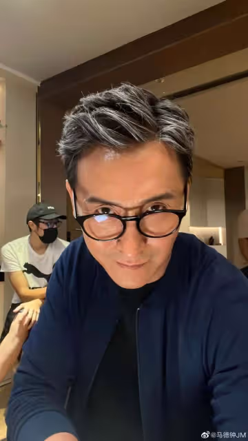 TVB又一部新劇拜神！黃智雯戀上小鮮肉，力捧小花造型被指太老氣