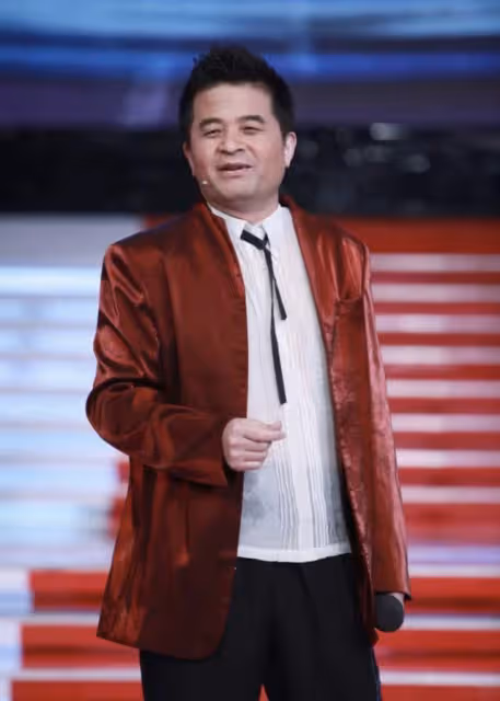 63歲畢福劍久違露面，臉色蠟黃嘴唇發烏顯憔悴，即將與草帽姐直播