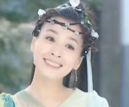 有種「顏值逆襲」叫張庭女兒, 兒時曾被吐槽浪費基因,如今美出圈,網友:氣質不輸媽媽