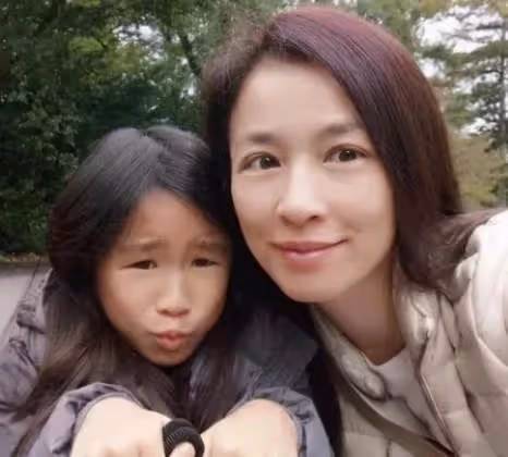 有種「顏值逆襲」叫張庭女兒, 兒時曾被吐槽浪費基因,如今美出圈,網友:氣質不輸媽媽