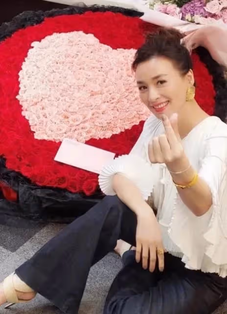 有種「顏值逆襲」叫張庭女兒, 兒時曾被吐槽浪費基因,如今美出圈,網友:氣質不輸媽媽