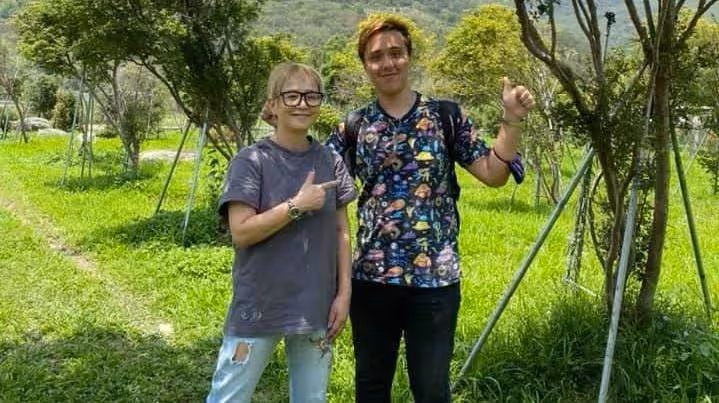 喝水總嗆到竟是惡疾!李明依「戰勝病況4年」親吐最憂心兒子, 帥前夫變了「瞞小女友跟她視訊」失婚後成了家人