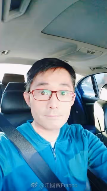 前妻離世此生不再娶，江國賓55歲還在拚月拿30萬養家，感慨女兒初長成，坦言怕她太早婚