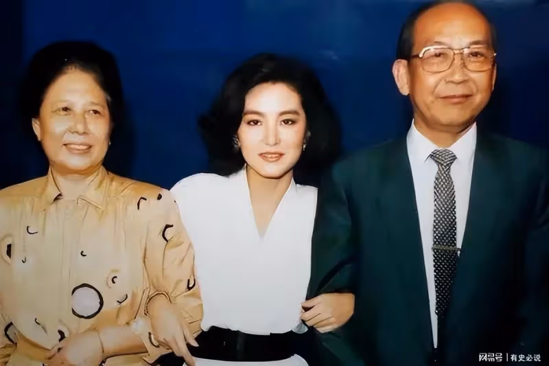 與農村親姐相認,對方一貧如洗,林青霞身家上億卻不幫襯,背後原因曝光,全網暴贊:她真的不簡單