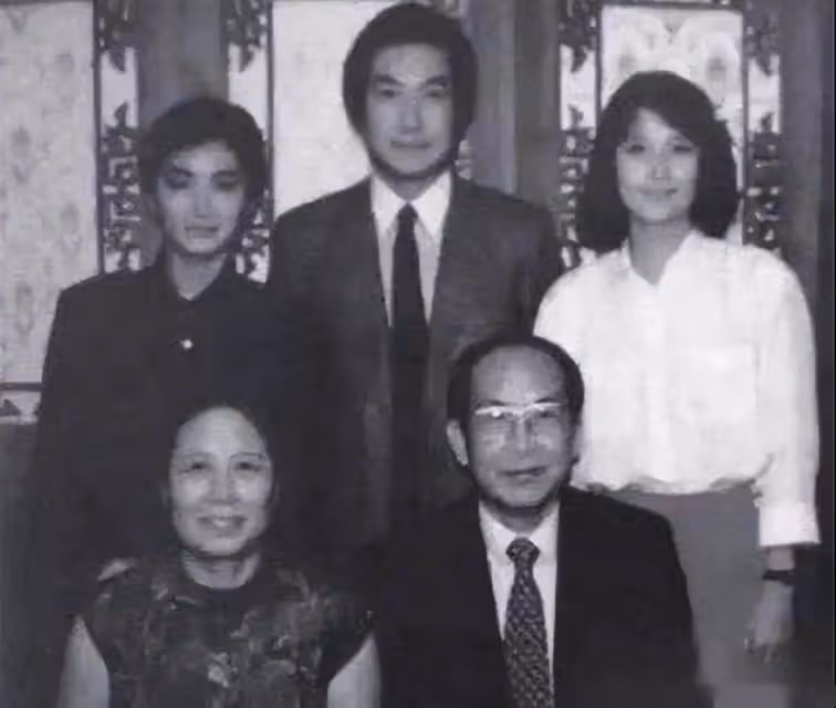 與農村親姐相認,對方一貧如洗,林青霞身家上億卻不幫襯,背後原因曝光,全網暴贊:她真的不簡單