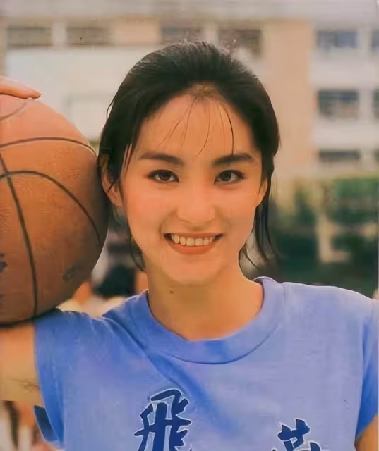 與農村親姐相認，對方一貧如洗，林青霞身家上億卻不幫襯，背後原因曝光，全網暴贊：她真的不簡單