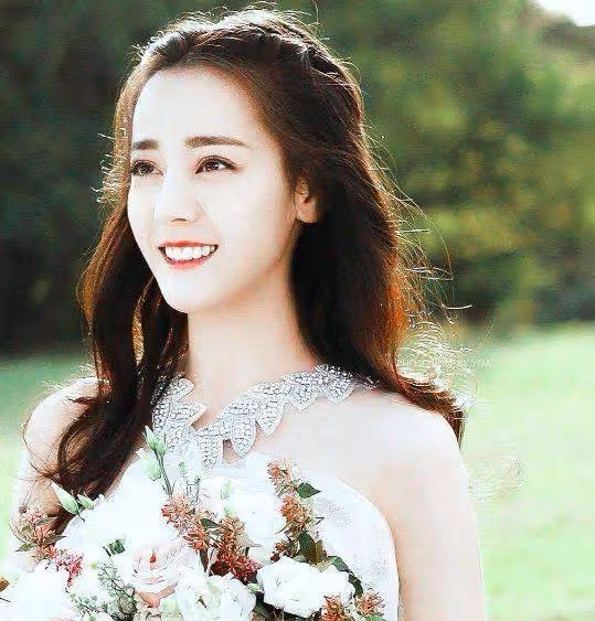 迪麗熱巴自曝上學時沒人追看到，僅此一張18歲照曝光，換我也不追