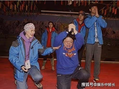 當眾「下跪」的大腕明星，第2個跪出了中華驕傲，第5個遭人唾棄