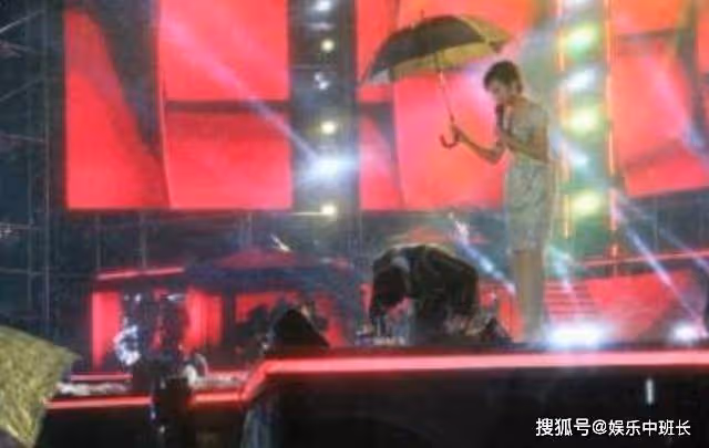 當眾「下跪」的大腕明星，第2個跪出了中華驕傲，第5個遭人唾棄