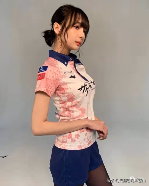 她有著深藏不露的傲人好身材