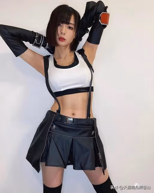 她有著深藏不露的傲人好身材