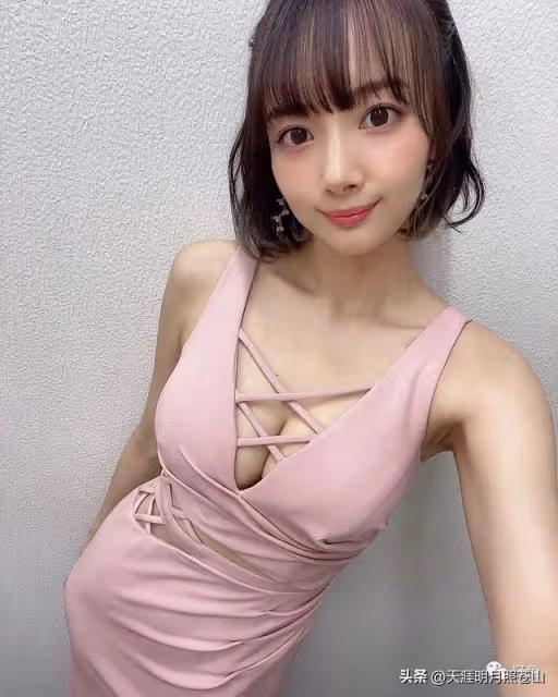 她有著深藏不露的傲人好身材