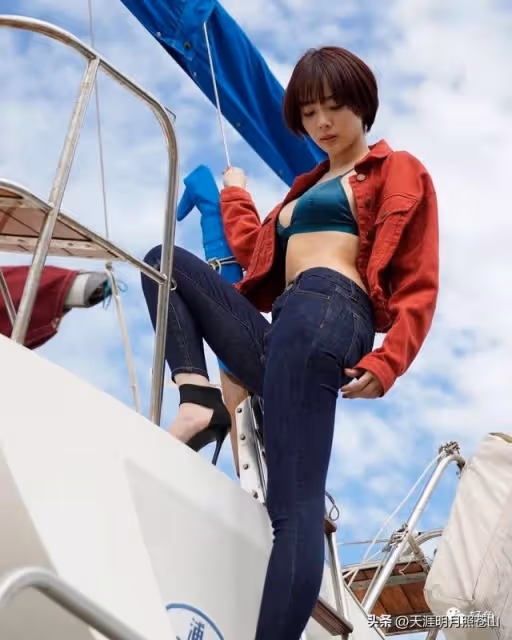 她有著深藏不露的傲人好身材