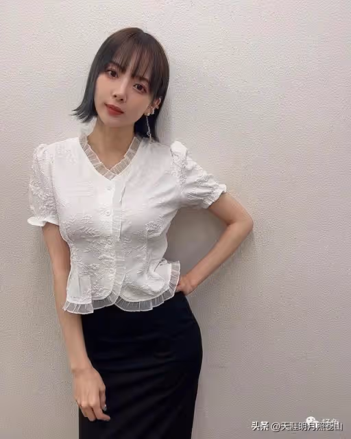 她有著深藏不露的傲人好身材