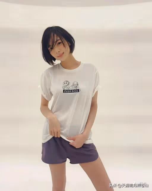 她有著深藏不露的傲人好身材
