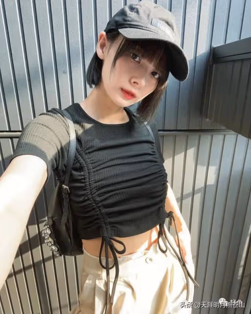 她有著深藏不露的傲人好身材