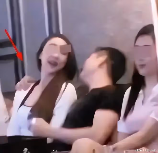小S帶女營業老公卻泡夜店摟美女小S的隱忍被網友說雙標