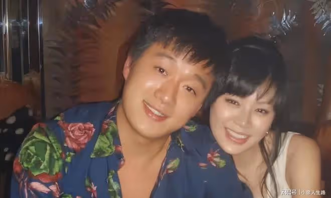 佟大為：與關悅結婚15年零緋聞，穿當年服裝合照，顏值凍齡惹爭議