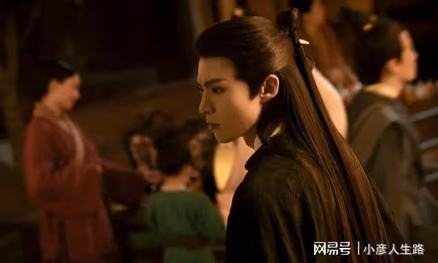 王鶴棣的「瓜」越來越多了,越扒越離譜,突然爆紅未必是好事