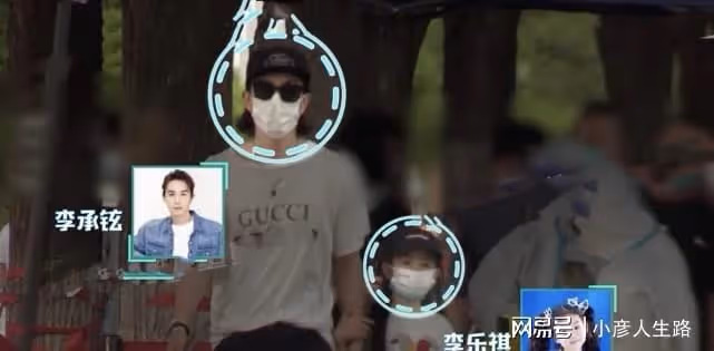 李承鉉帶女兒海邊遊玩,八塊腹肌太惹眼,Lucky穿泳衣大長腿出眾