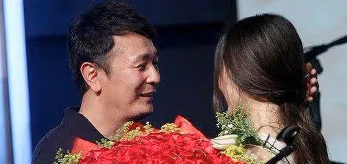知名女歌手揭露老公不忠誠，第三者是名校碩士，年紀小到能當女兒
