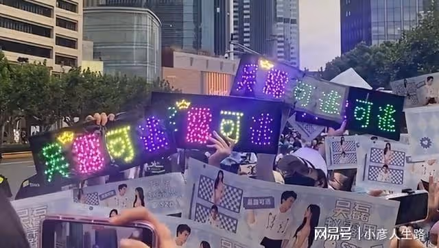 CP粉售後來襲,「吳露可逃」共同出席活動,兩人同框笑得好甜!