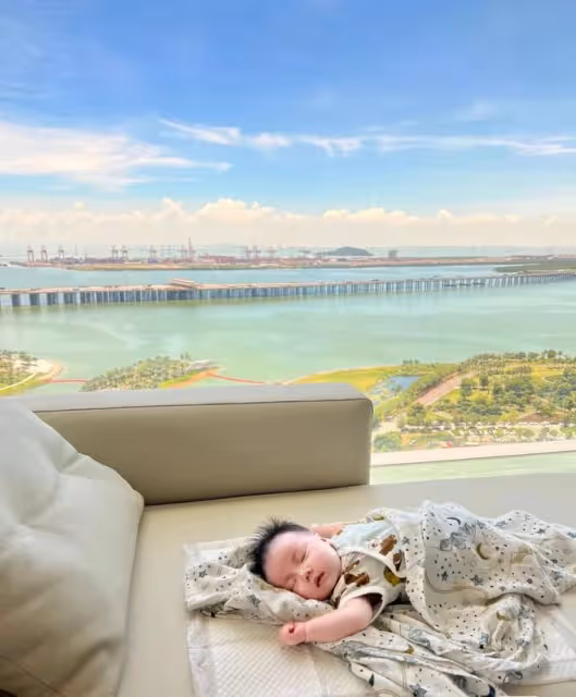 陳佩斯外甥女產後曬美照，住13萬一平深圳海景房，摟戲骨父親甜笑