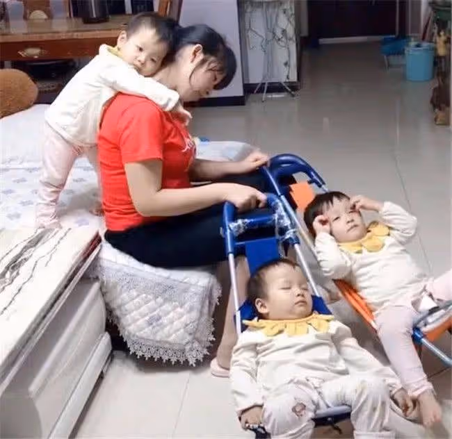 三倍辛苦!妻子產下3胞胎「和婆婆一起顧」卻常抱怨好累 丈夫下班提前回家「眼前一幕讓他愧疚」