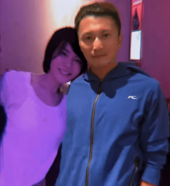 53歲王菲近況曝光 含胸駝背頸部皮膚鬆弛