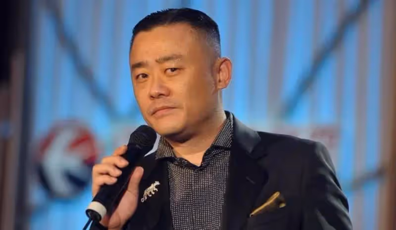 周立波：口才好，紅了，違法了，丟了事業，今日，他與曾志偉現身豪門婚宴