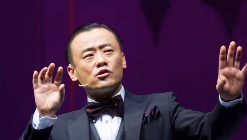 周立波:口才好,紅了,違法了,丟了事業,今日,他與曾志偉現身豪門婚宴