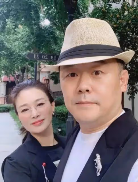 周立波:口才好,紅了,違法了,丟了事業,今日,他與曾志偉現身豪門婚宴