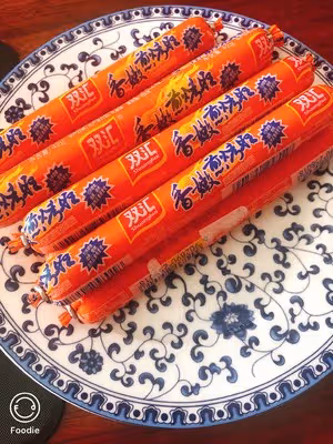 無敵美味路邊炸香腸，😆還是垃圾油炸食品最好吃！