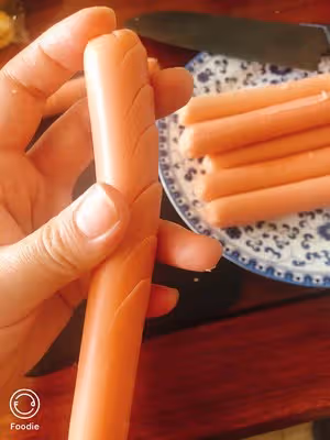 無敵美味路邊炸香腸，😆還是垃圾油炸食品最好吃！