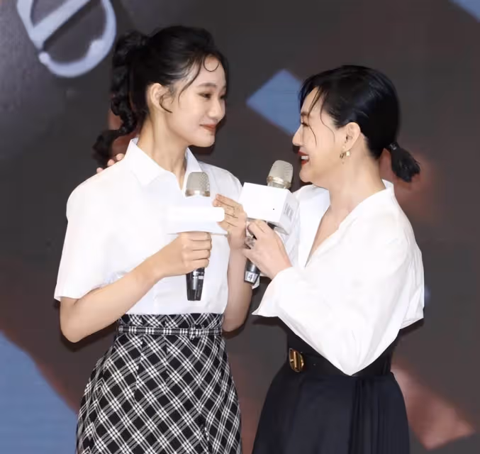 小S二女兒「逆襲式」長大！近照「精緻五官+飄逸長髪」酷似舒淇，完美復刻明星媽媽基因