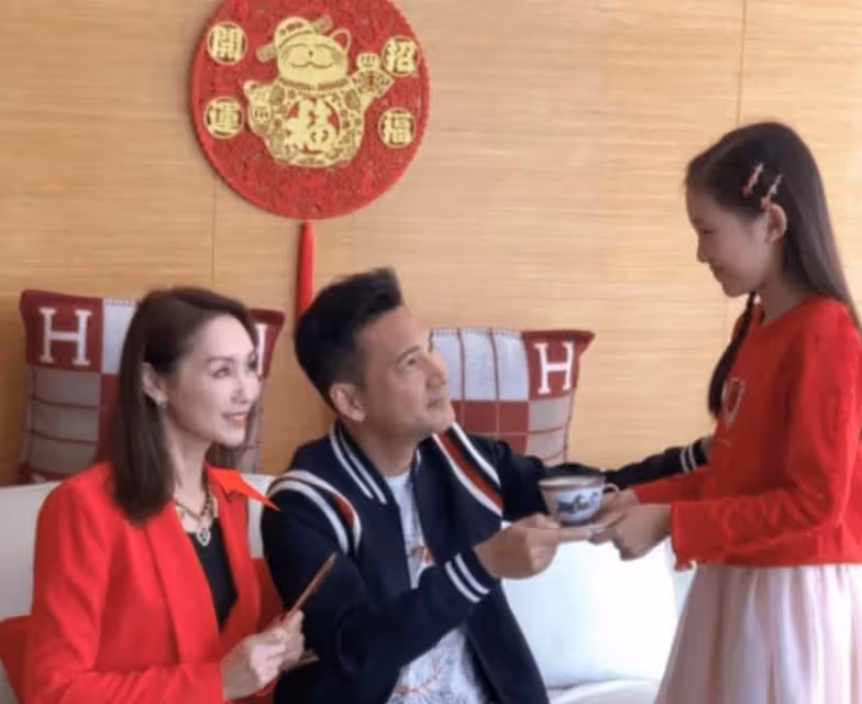 TVB花旦郭可盈51歲了!退娛樂圈10年,繼承上億生意,一個包包就價值40萬!