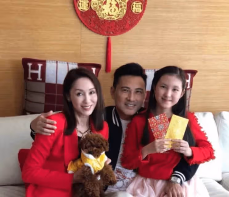 TVB花旦郭可盈51歲了!退娛樂圈10年,繼承上億生意,一個包包就價值40萬!