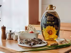 鮮掉眉毛的梭子蟹年糕湯