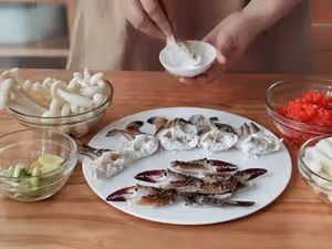 鮮掉眉毛的梭子蟹年糕湯