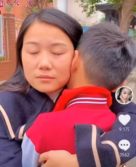 叫了7年媽，單親後媽離婚後繼續撫養前夫的兒子，與2個親生兒女一視同仁：他是我一輩子的兒子