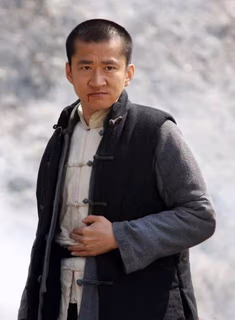 演員李嘉明街頭騎電車，被質疑違反交通規則，自曝生活潦倒沒錢賺