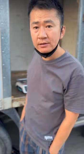 演員李嘉明街頭騎電車，被質疑違反交通規則，自曝生活潦倒沒錢賺