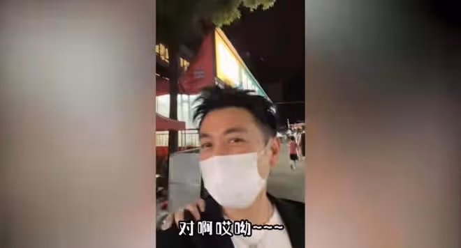 保劍鋒街頭偶遇李智楠，聚餐低頭大口嗦小龍蝦，和粉絲拼桌沒架子