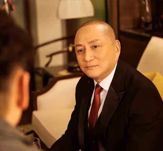 湯鎮業51歲首任妻子驚喜現身美艷依舊,曾被譽為「翻版林青霞」