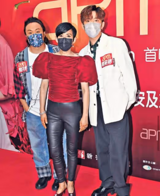 亭亭玉立!吳君如16歲女兒罕見公開露面,穿弔帶背心女人味十足