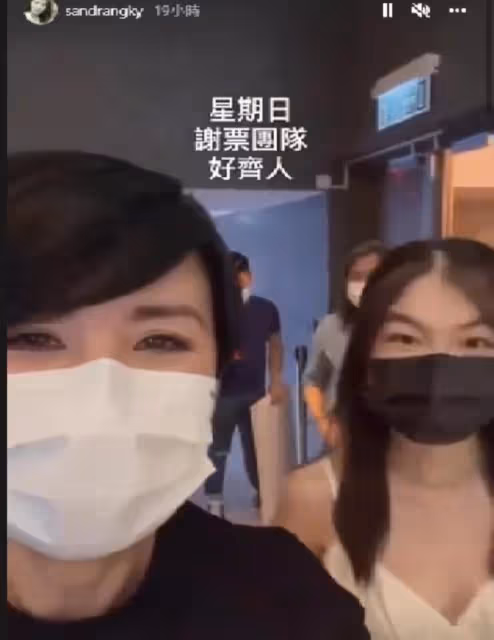 亭亭玉立!吳君如16歲女兒罕見公開露面,穿弔帶背心女人味十足