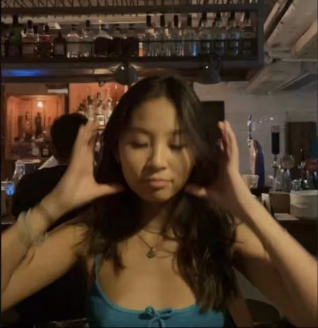 亭亭玉立!吳君如16歲女兒罕見公開露面,穿弔帶背心女人味十足