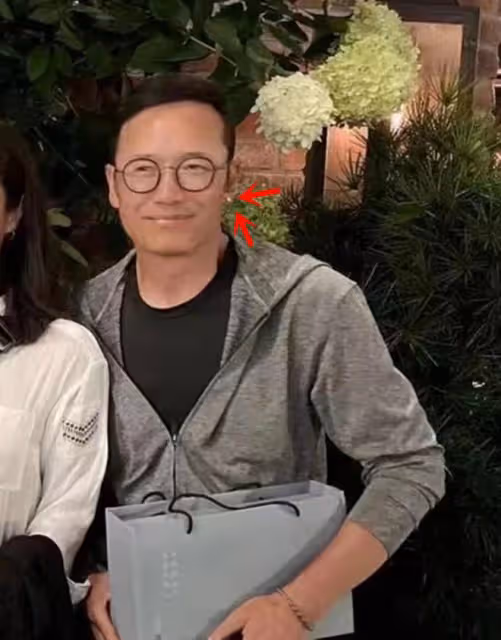徐靜蕾與苗僑偉夫婦加拿大聚會!64歲「楊康」戴耳釘打扮似小伙