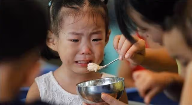 外婆每天給孩子喝「綠豆湯」！1個月後「外孫女不斷嘔吐」被送進醫院　醫生歎氣：來太遲了